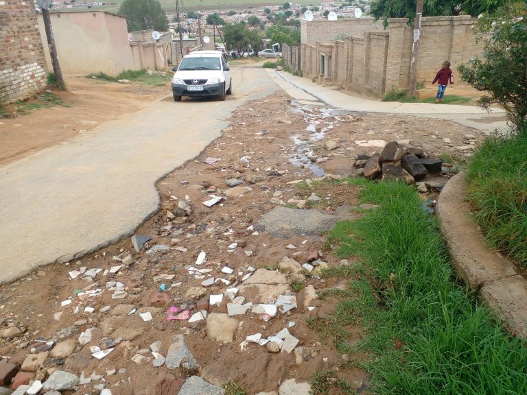 Residents decry potholed roads in Cosmo City