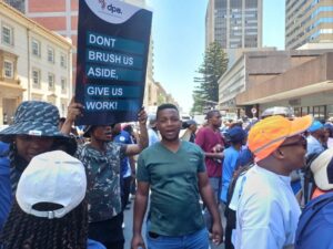 Doctors, nurses and paramedics protest their unemployment