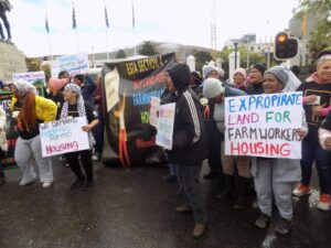 Women farmworkers demand land