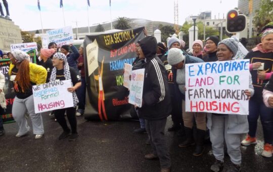 Women farmworkers demand land