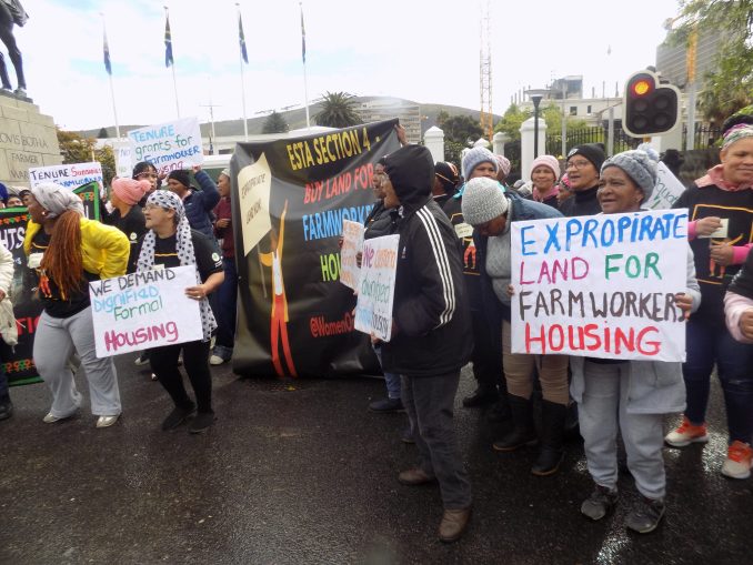 Women farmworkers demand land